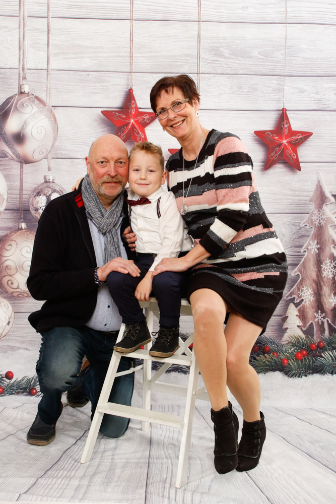 Weihnachtsfotos Hannover – Kind vor Weihnachtshintergrund