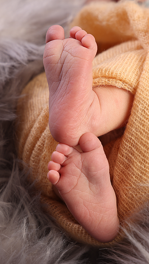 Neugeborenenfotografie Hamburg – zartes Babyportrait (PLATZHALTER: Bild in hoher Auflösung einsetzen)