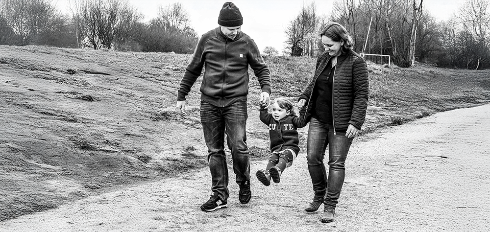 Familienshooting outdoor in Hamburg – Kinder beim Fotoshooting im Park