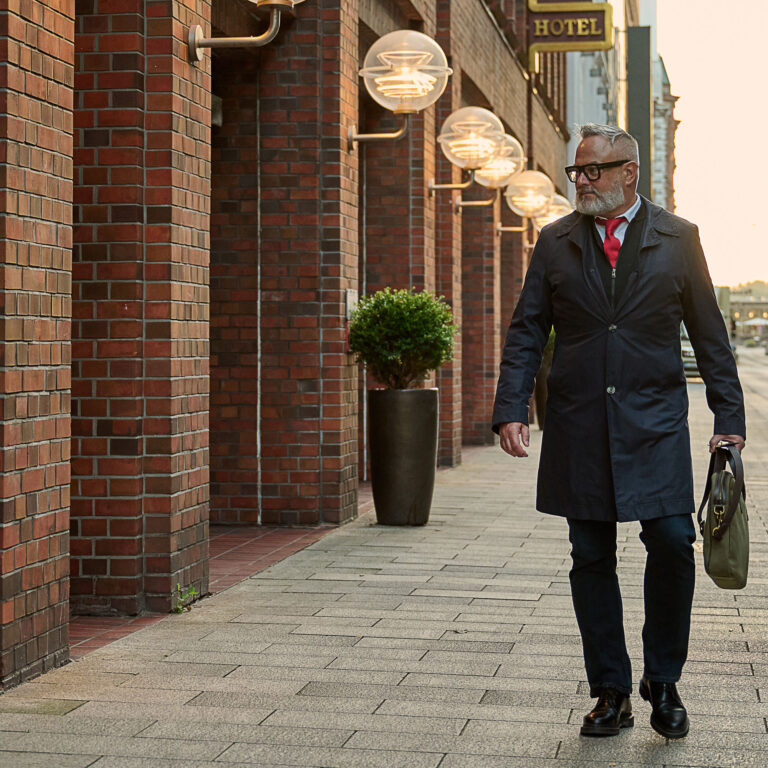 Männershooting outdoor in Hamburg - urbanes Street-Setting
