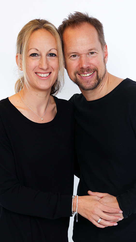 Paarfotos Hamburg - Paar beim Paarshooting von Das Andere Fotoshooting, Verlobung bekannt geben